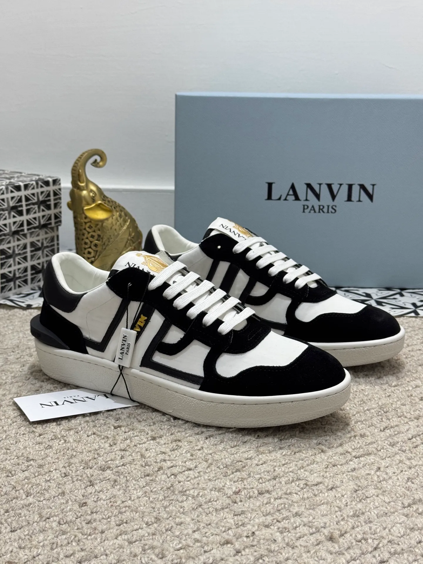 Men's men's shoes 💰520 [New style] 🦈🦈lanvin #LANVIN spring and summer series new colors ❤️‍🔥The latest lace-up fashionable casual Forrest Gump running shoes~bumpr high-quality couple 👫 series!! The latest trendy products of the season. Many bloggers have planted grass and purchased the original molds for customization. The uppers are nubuck leather. They are very versatile, fashionable and casual, and are comfortable to wear on the feet. Recommended! The original molds have clear logo rubber bottoms, which are non-slip and wear-resistant. Size: Female 36~40 Male 38-44 (45 customized